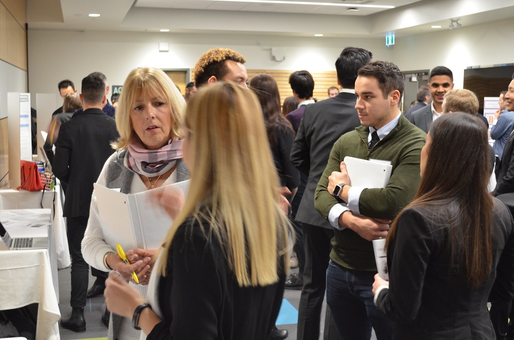 Kunci Sukses Manajemen Bisnis Telekomunikasi dalam Menghadapi Perubahan Teknologi